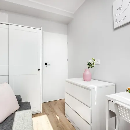 Zaspa - Pilotow 20b, 800m Skm-zaspa, Odleglosc Do Morza 3km Проживание в семье Гданьск